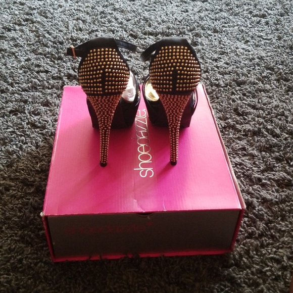 Jenifer Heeled Sandal - Picture 3 of 5